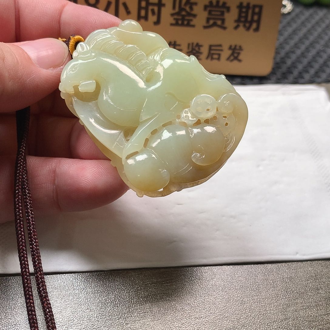 颈饰未镶嵌和田玉马