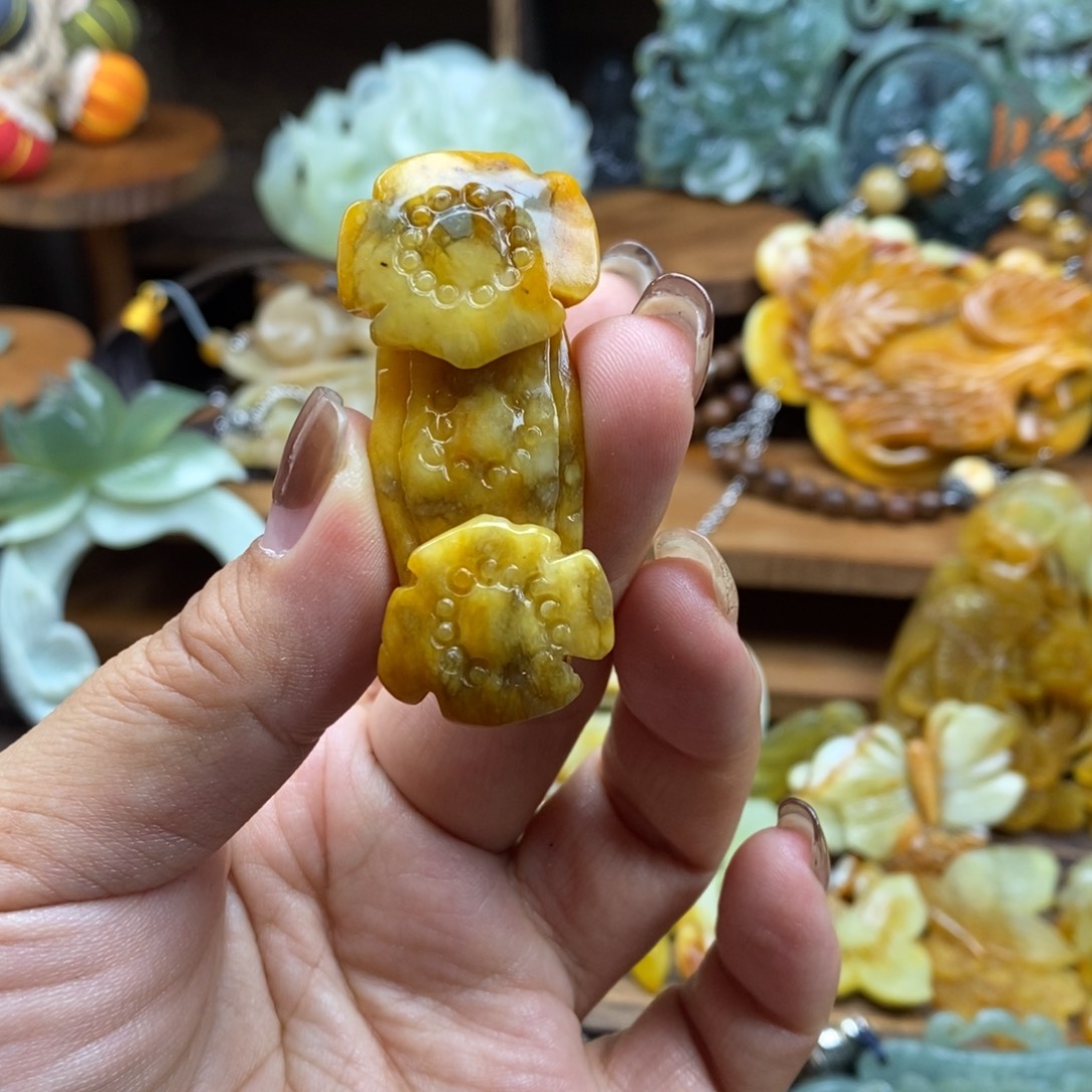 蛇纹石玉未镶嵌吊坠(赠链)