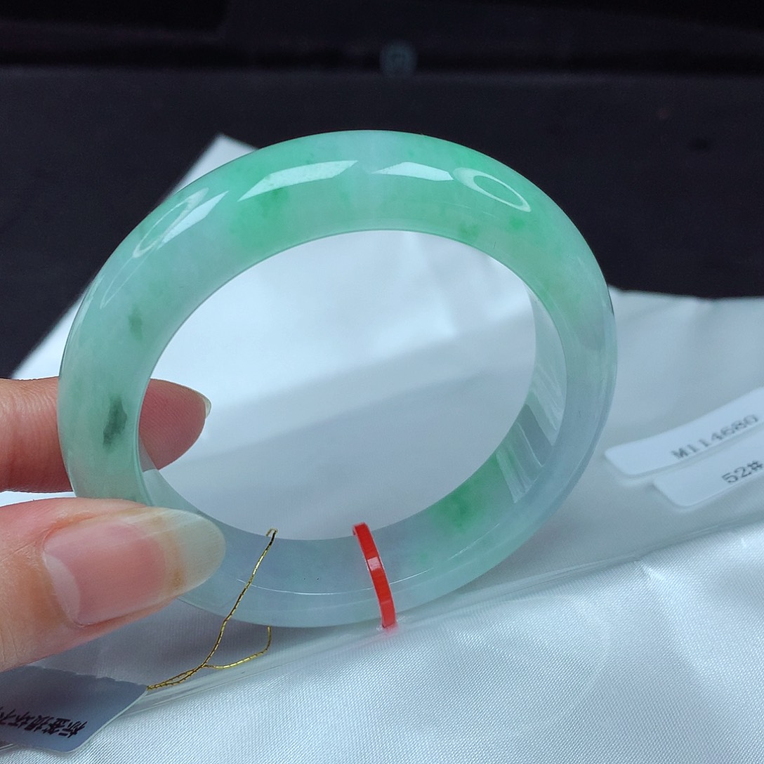 翡翠手镯未镶嵌52圈680