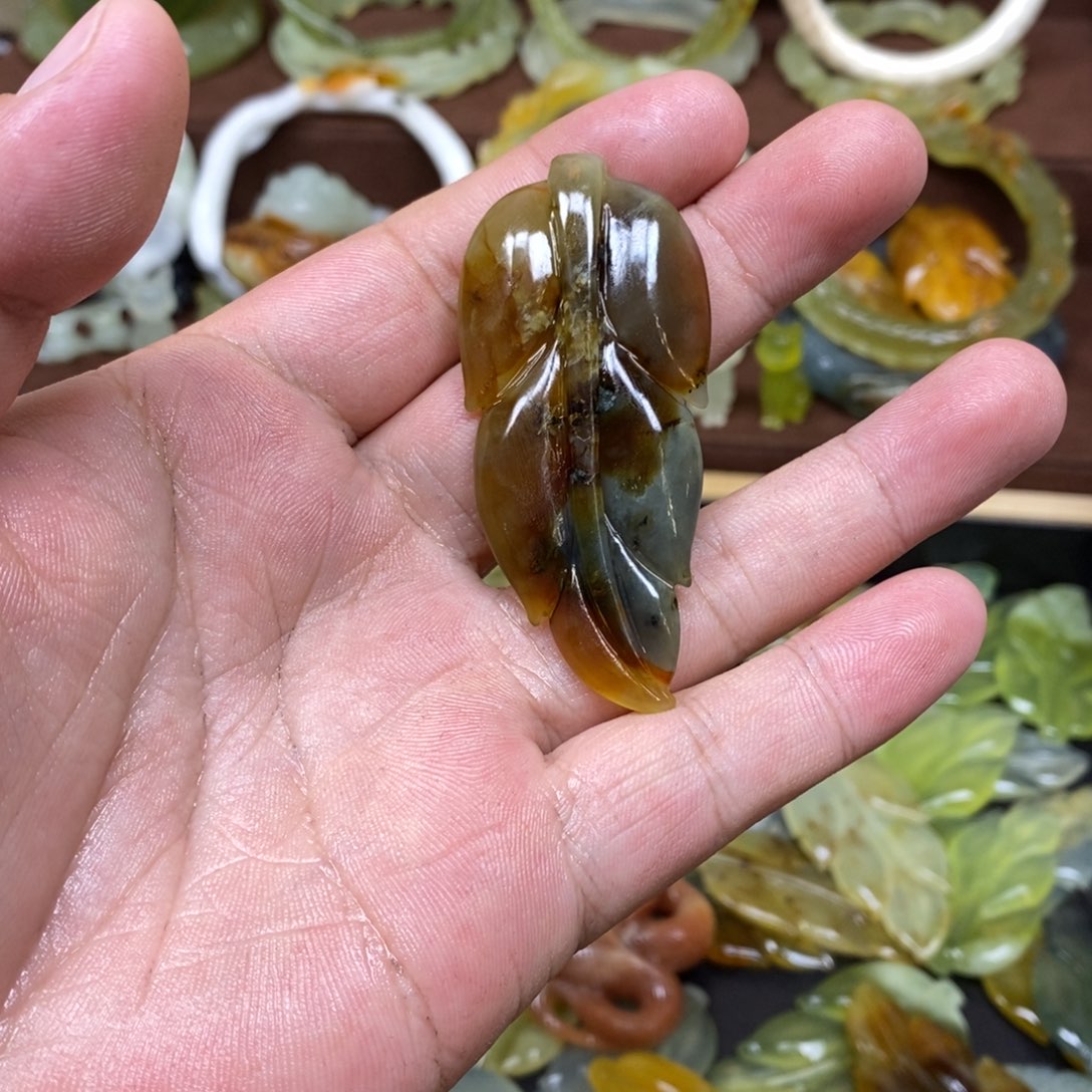 蛇纹石玉吊坠(赠链)未镶嵌