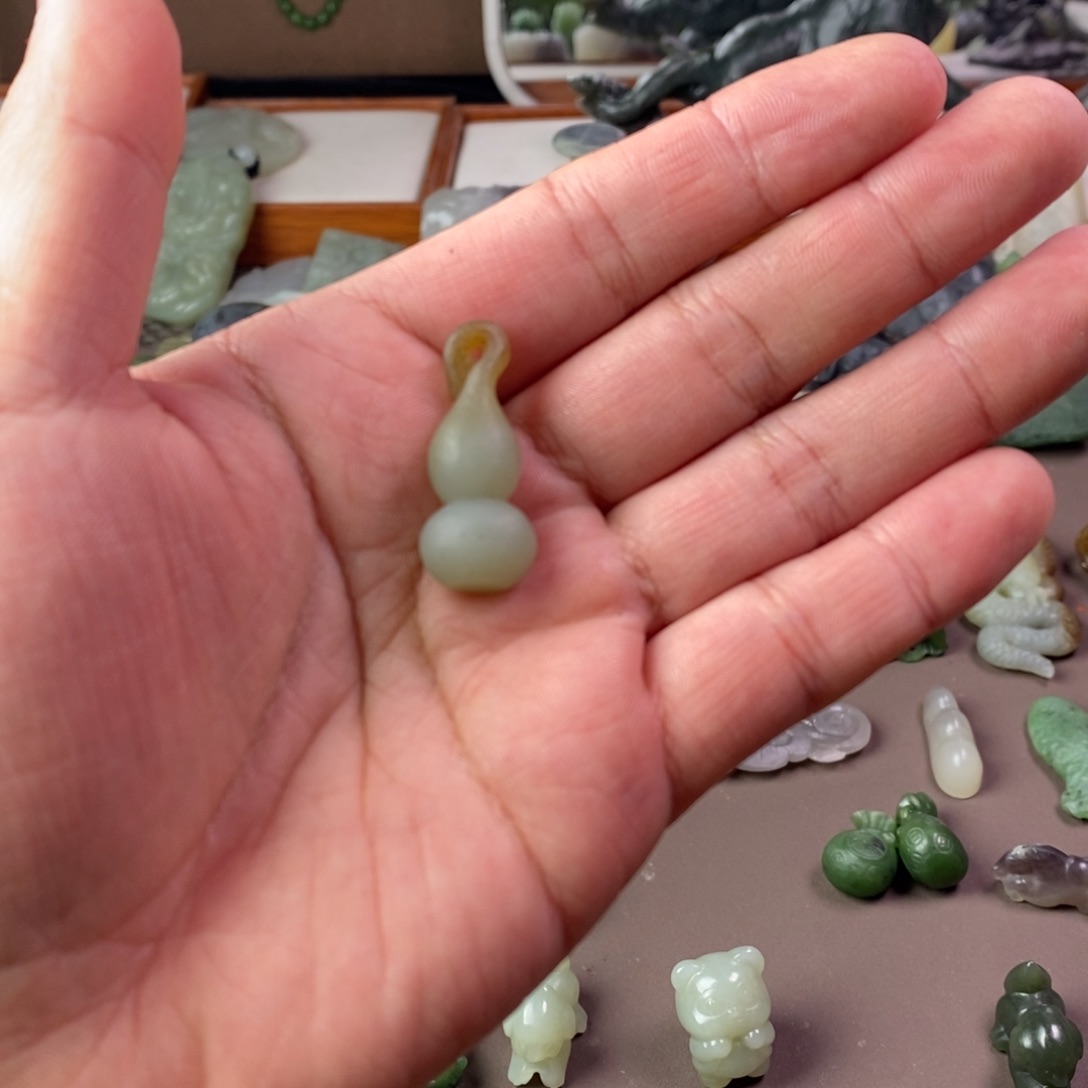 和田玉吊坠(不含链)未镶嵌废****）