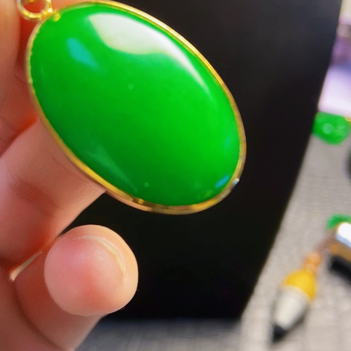 翡翠18K金镶嵌颈饰