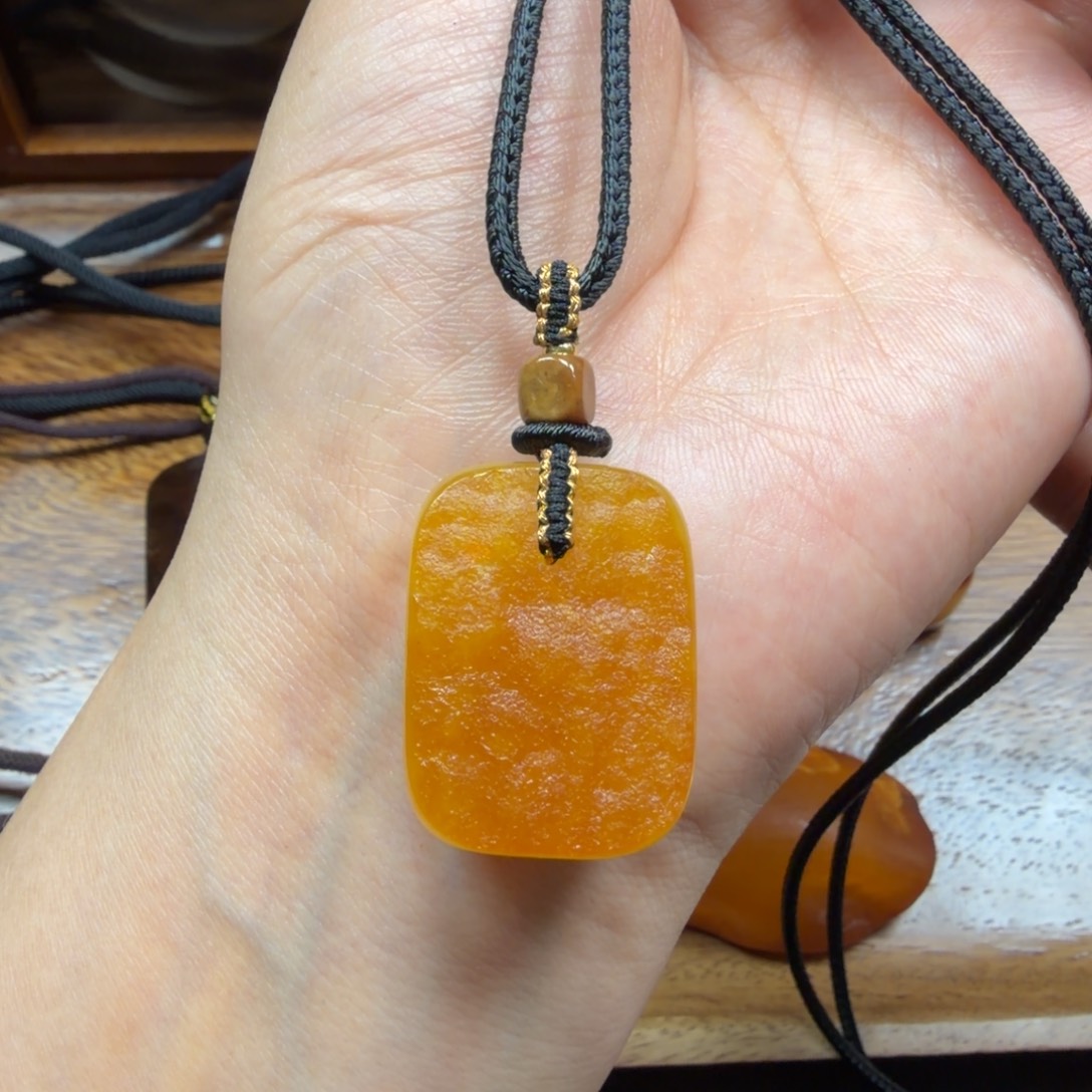 琥珀未镶嵌吊坠(赠链)