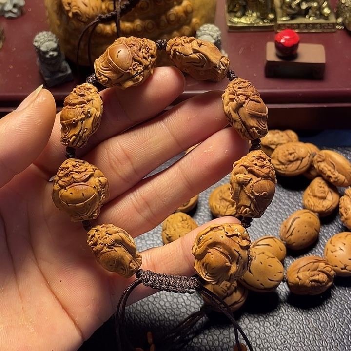 大桃核雕刻瑕疵钟馗