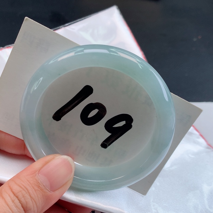 翡翠未镶嵌手镯正