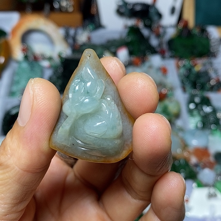 翡翠未镶嵌吊坠(赠链)