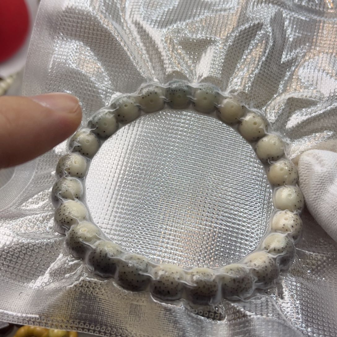 k***阳星月菩提吊坠半壁
