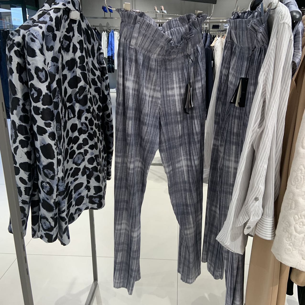 全新未使用 GIORGIO ARMANI/阿玛尼 女裤休闲裤GA格纹款