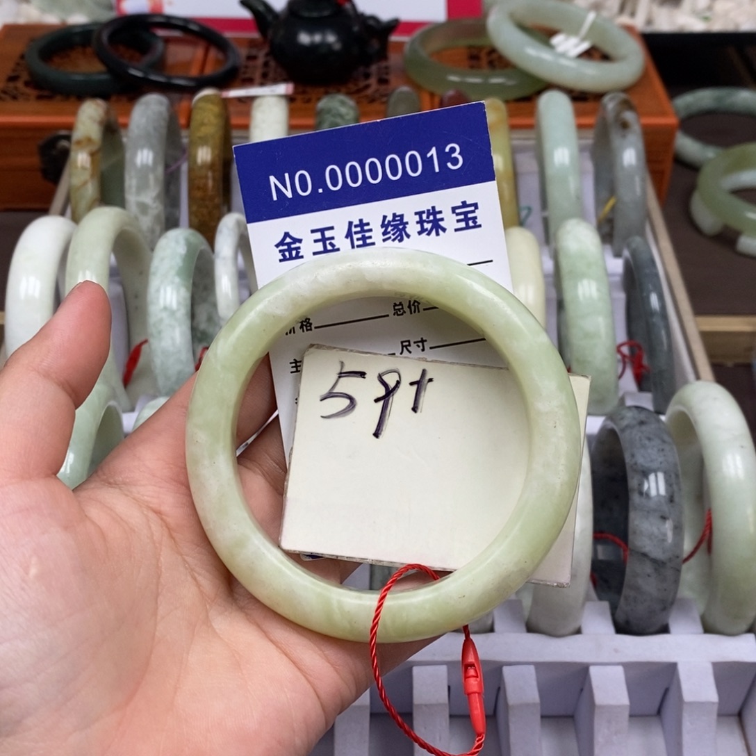 蛇纹石玉未镶嵌手镯