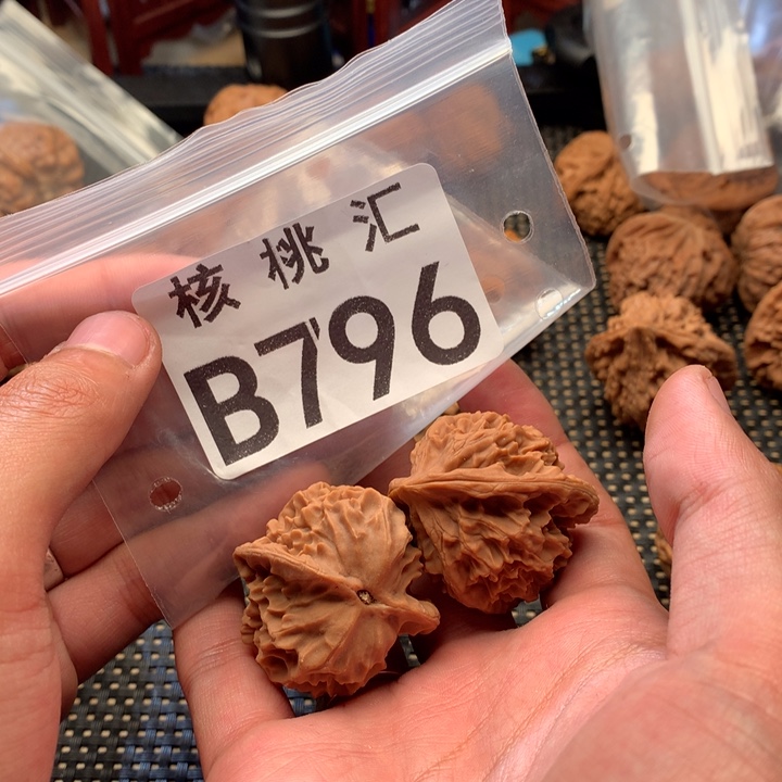 文玩核桃吊坠龙鳞