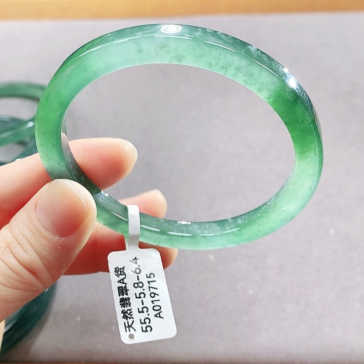 翡翠未镶嵌手镯（圆镯）