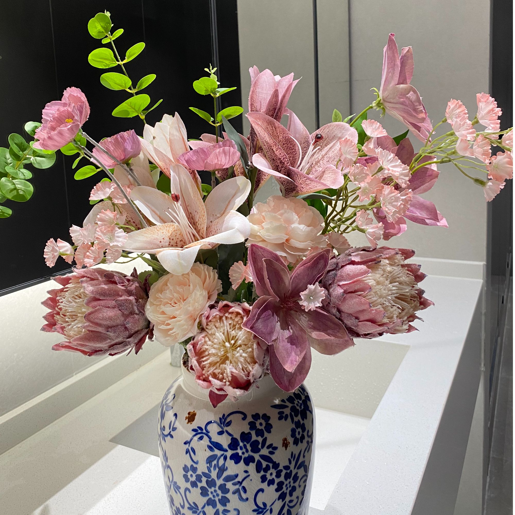 （莫兰迪）善用灰色寻找心灵的安宁-主花是莫兰迪紫帝王百合铁线莲