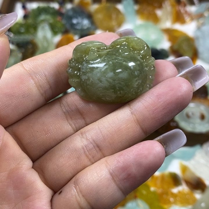 蛇纹石玉未镶嵌吊坠