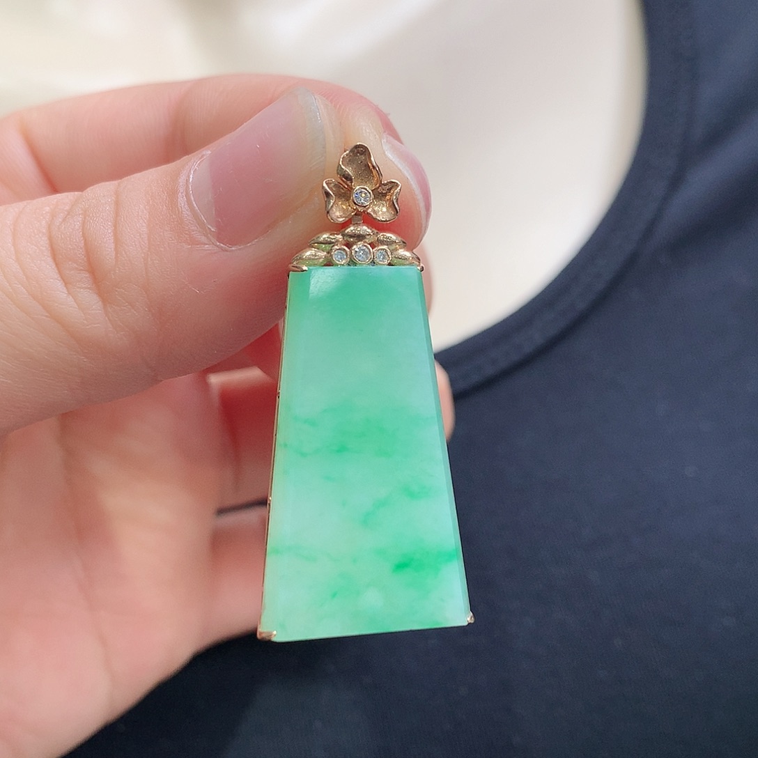 翡翠颈饰18K金镶嵌无事牌