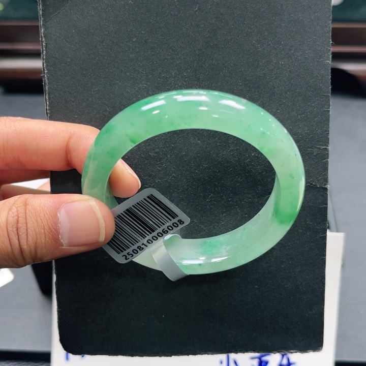 石英质玉（非洲翠）未镶嵌手镯