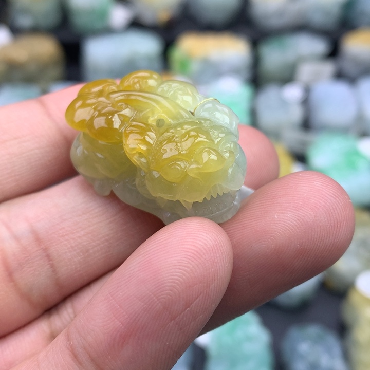 翡翠颈饰未镶嵌天然缅甸翡翠招财貔貅吊坠