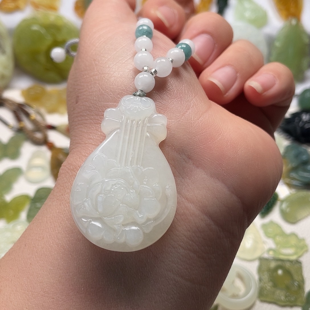 蛇纹石玉未镶嵌颈饰