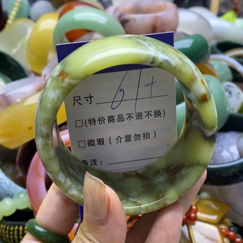 蛇纹石玉手镯未镶嵌