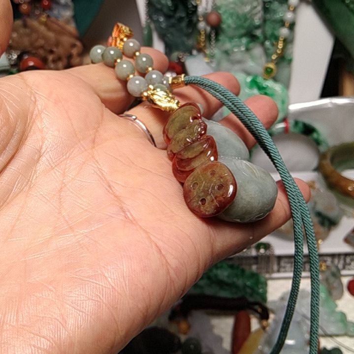 翡翠吊坠(赠链)未镶嵌