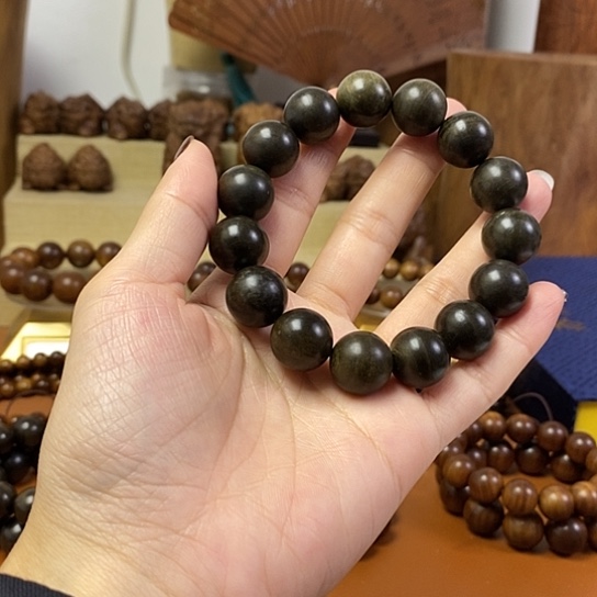 老山檀香微瑕疵阴沉1.5手串