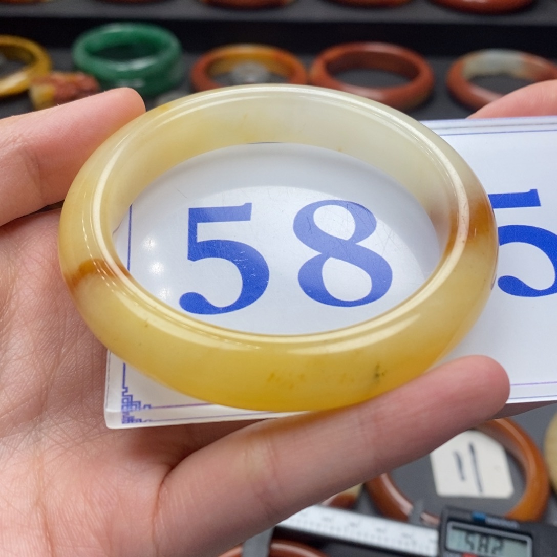 石英质玉（黄龙玉）手镯未镶嵌