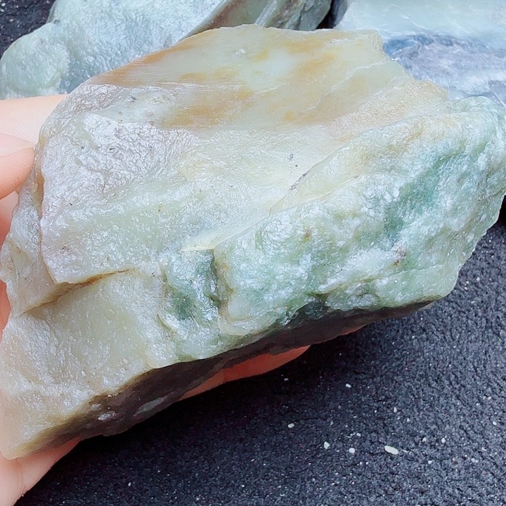 未镶嵌和田玉（糖玉）珠宝半成品