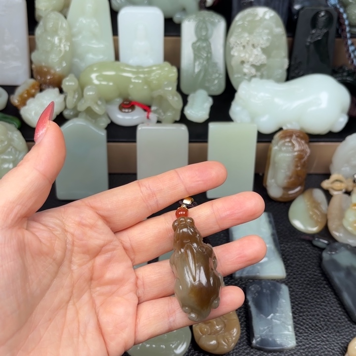 颈饰未镶嵌和田玉