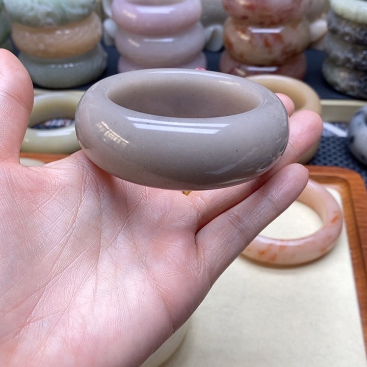 石英岩玉手镯未镶嵌