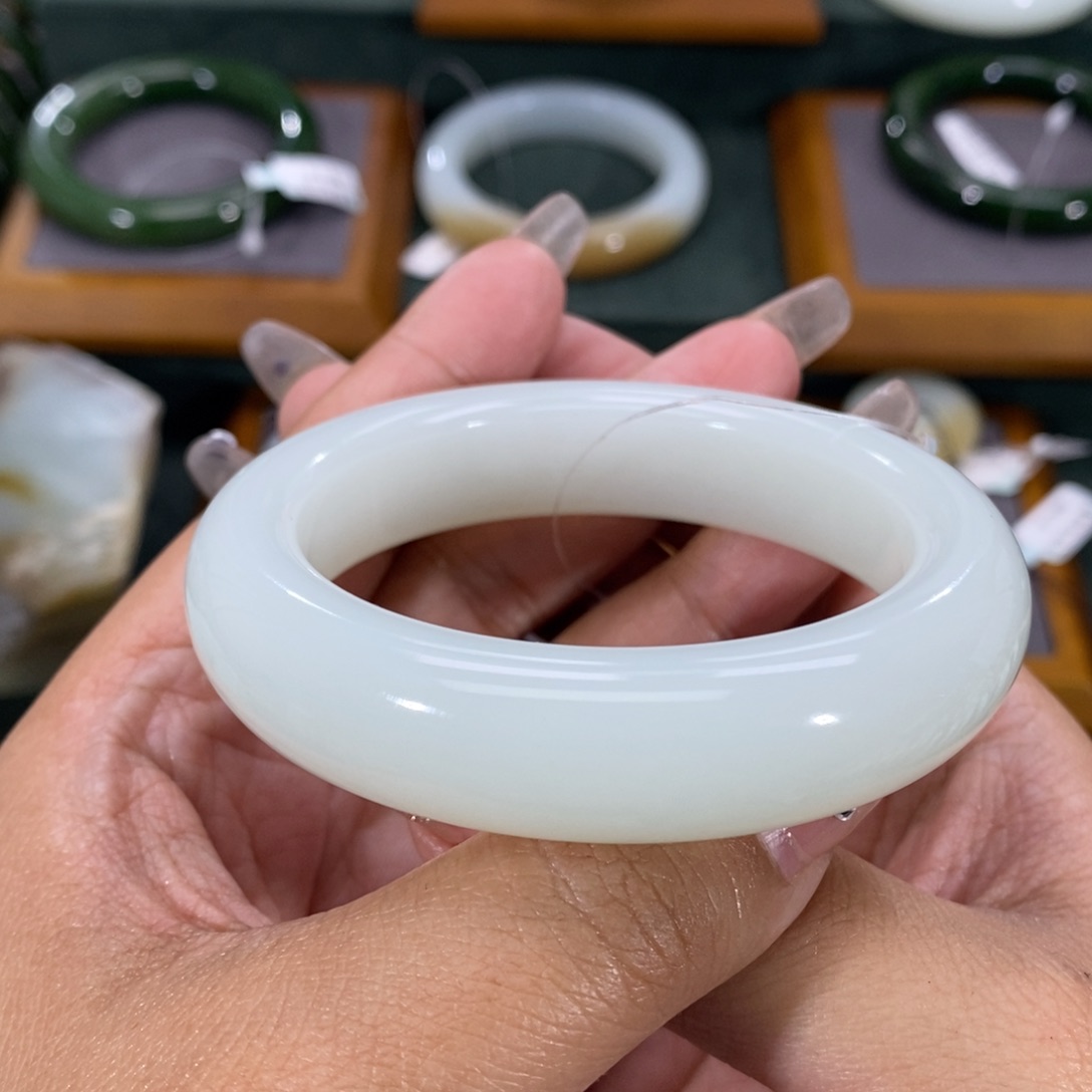 和田玉手镯未镶嵌