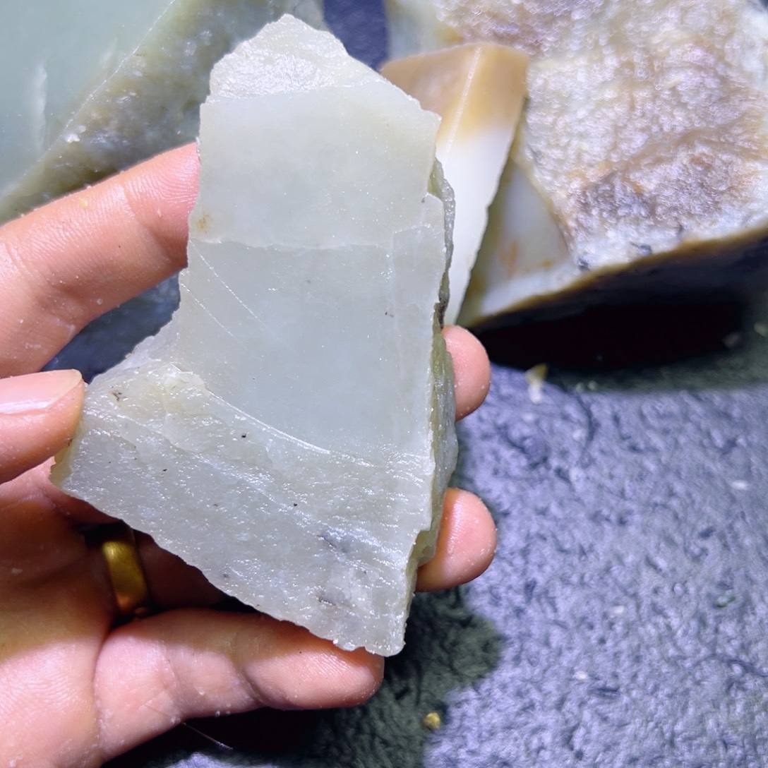 和田玉未镶嵌珠宝半成品