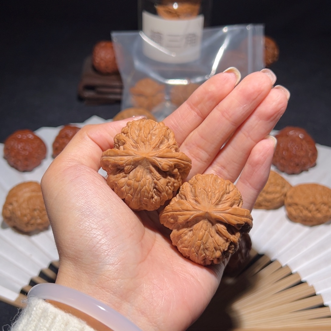 文玩核桃吊坠42红锦鲤