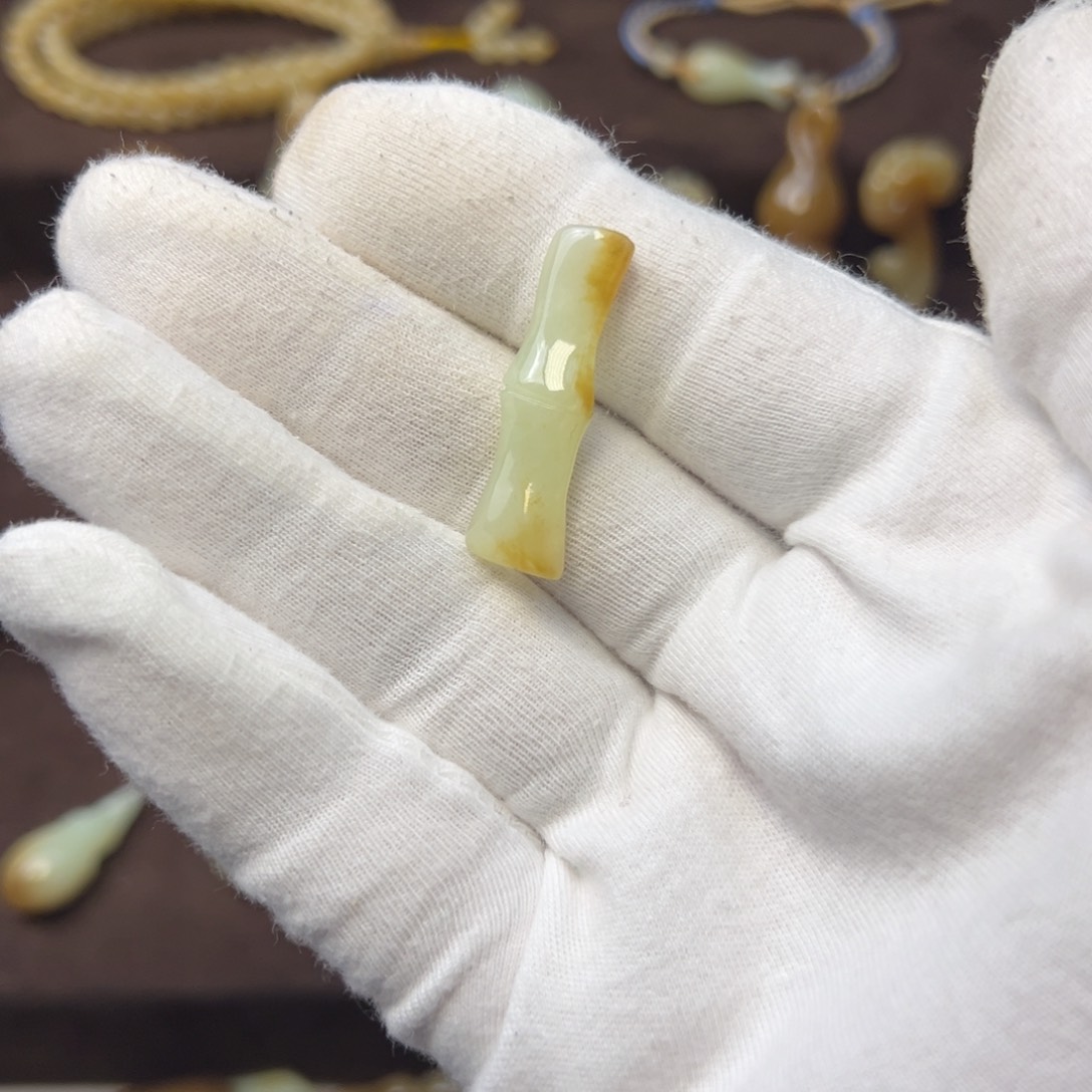 和田玉（糖玉）未镶嵌颈饰