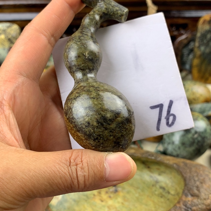 岫岩河磨玉（透闪石质玉）未镶嵌珠宝奇石桀**羁