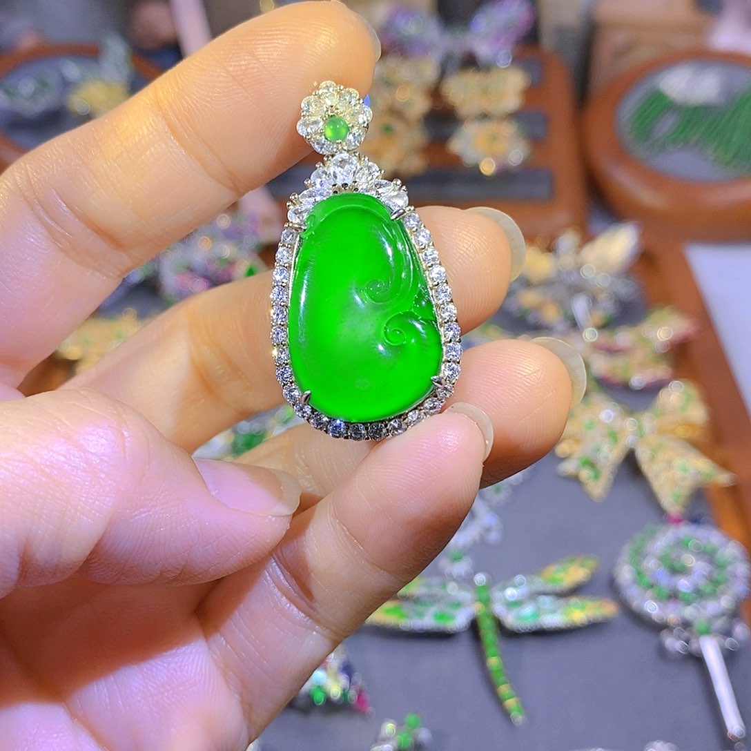 颈饰银S925镶嵌翡翠