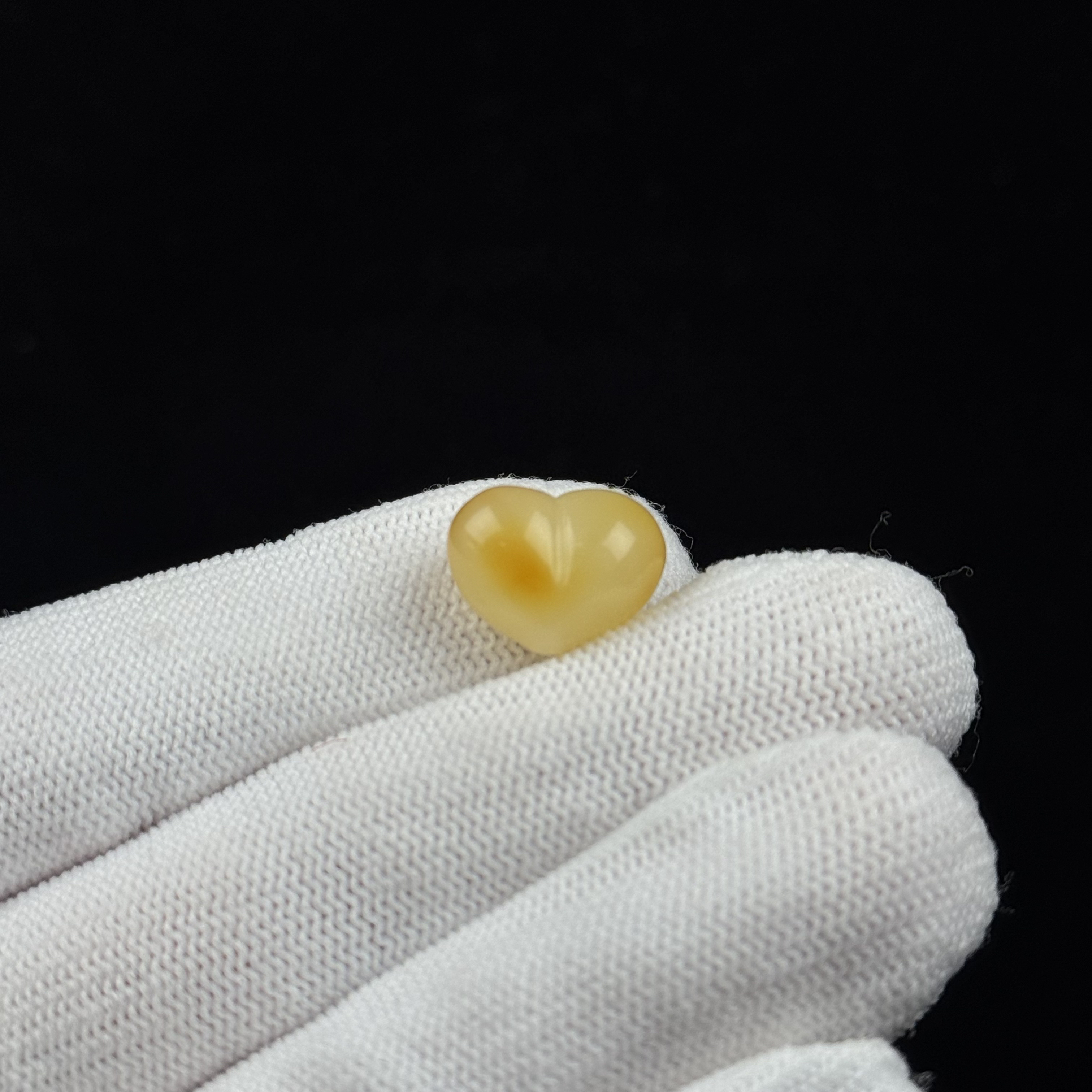 F4495天然原矿蜜蜡 屁桃爱心 14*10*8mm支持复检假一罚十