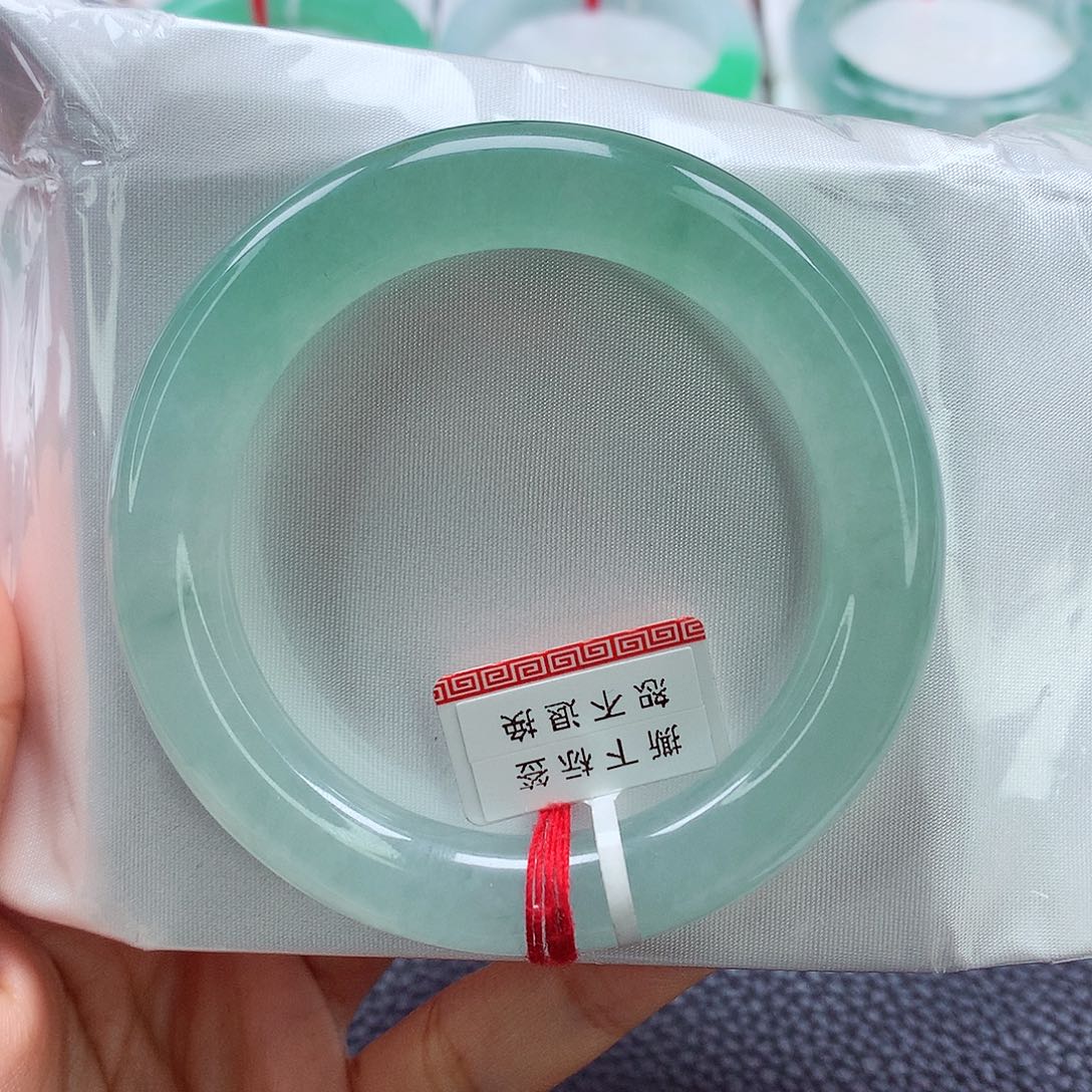 翡翠手镯未镶嵌炽*天然翡翠