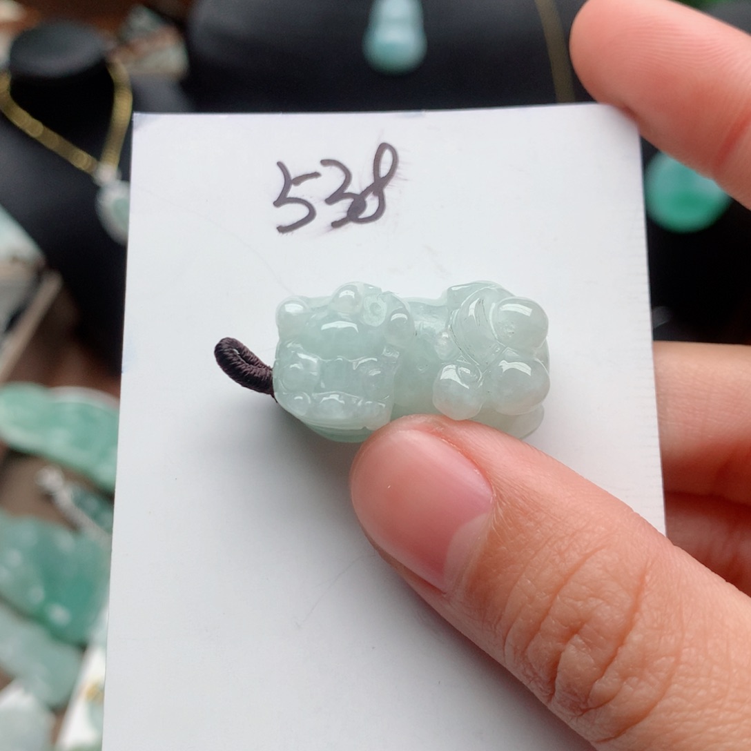 翡翠颈饰未镶嵌吊坠