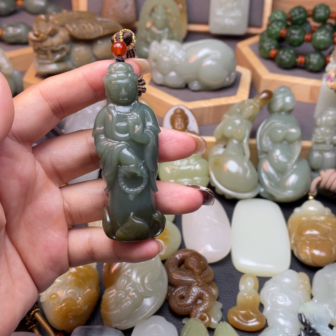 和田玉未镶嵌颈饰