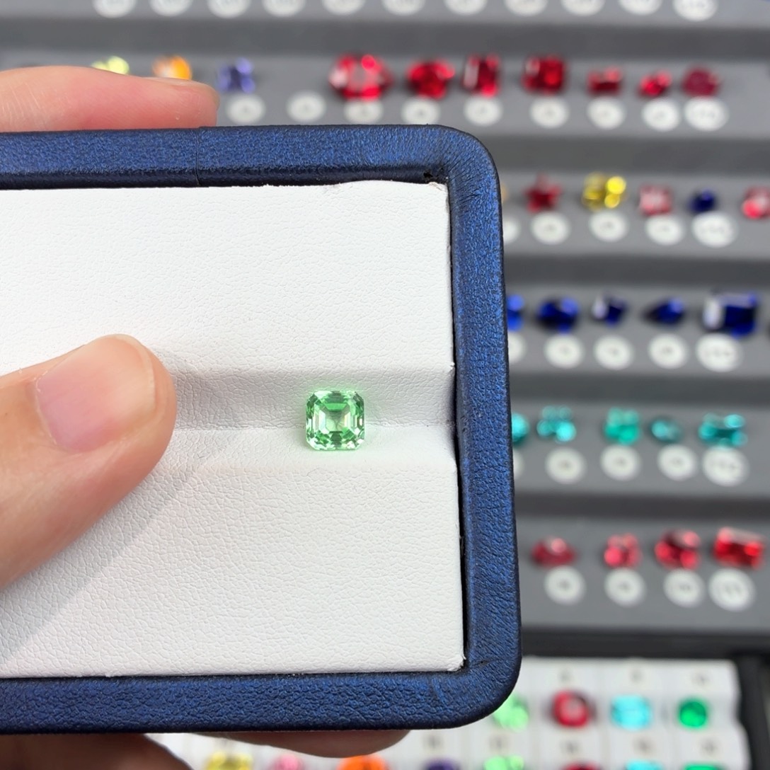 林***ꮤ合成（培育）蓝宝石裸石1.71ct