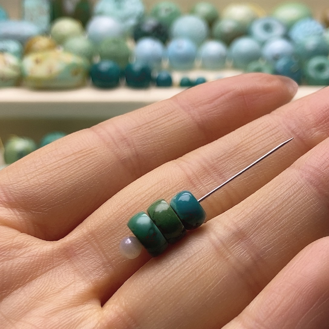 铁***。南红玛瑙未镶嵌颈饰