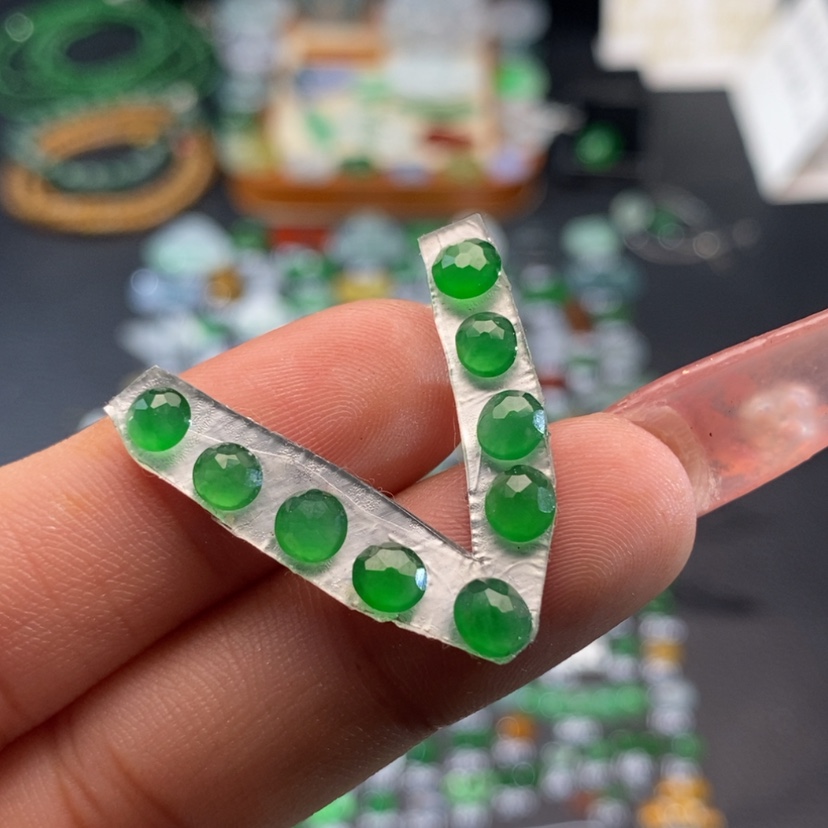 【闪购商品】翡翠挂件未镶嵌切割