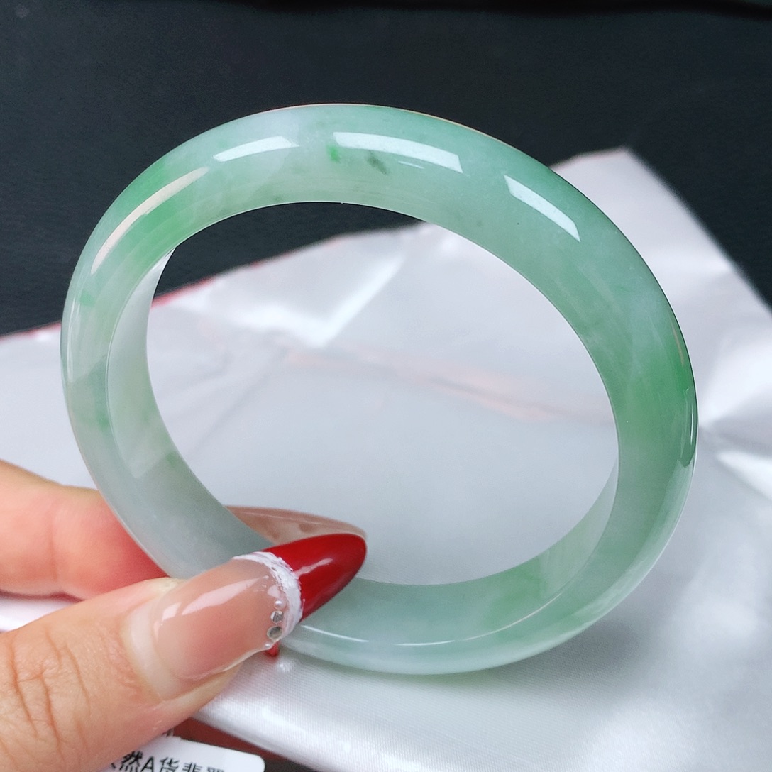 翡翠手镯未镶嵌58圈