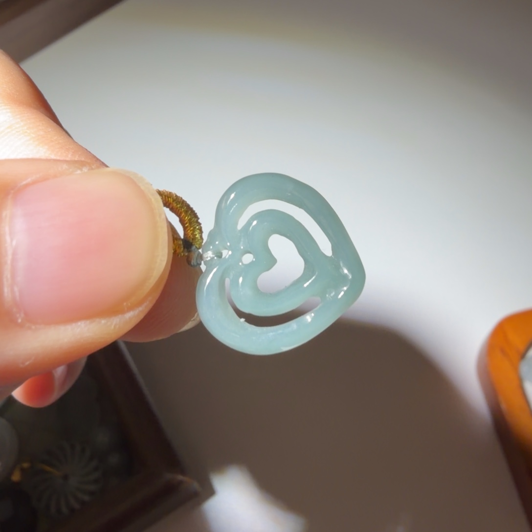 颈饰未镶嵌翡翠好