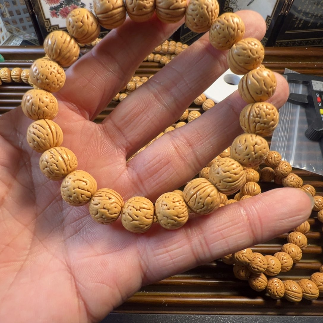 男***匪野生黄桃尺寸13左右头尾微修