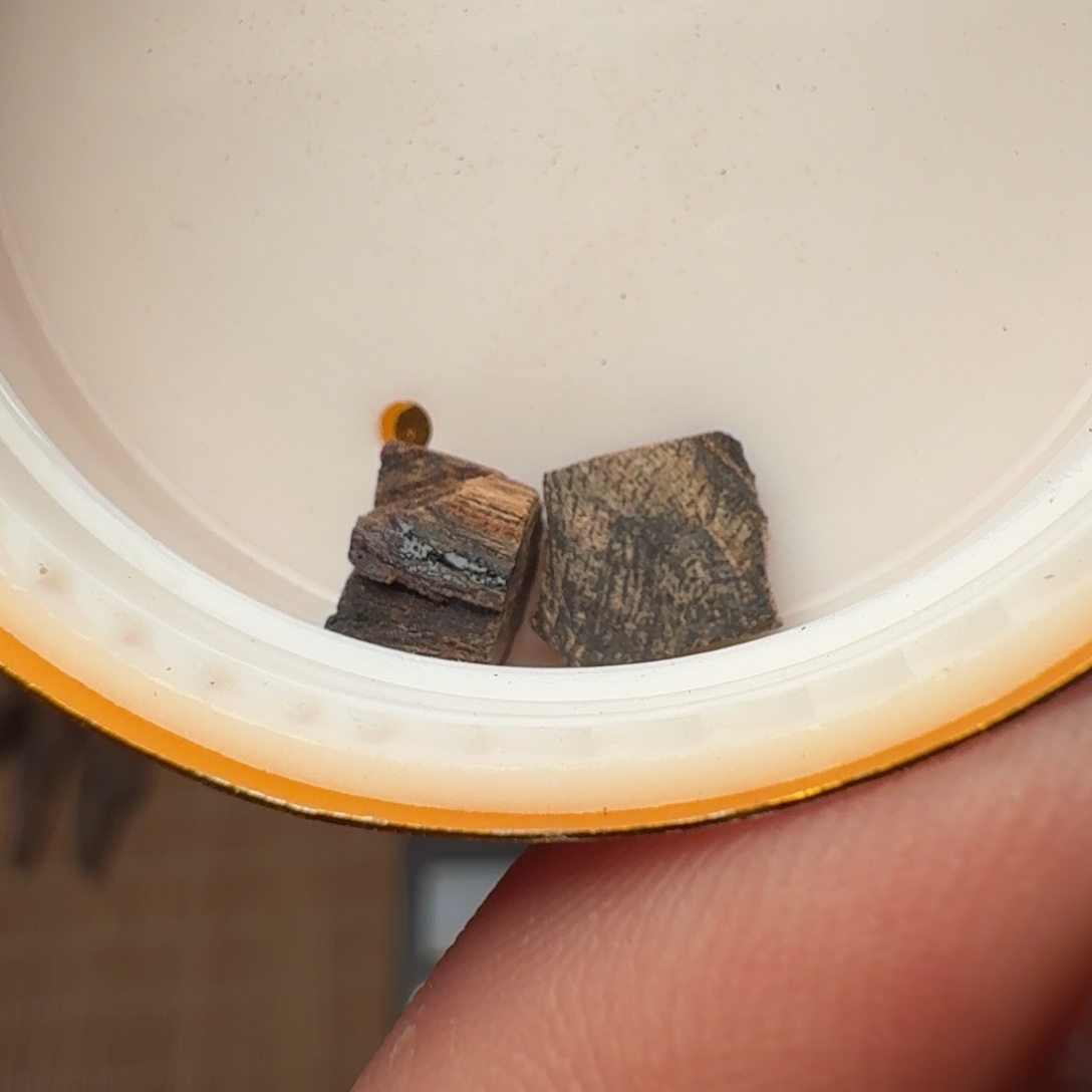 沉香正区文莱黑棋碎料0.19g