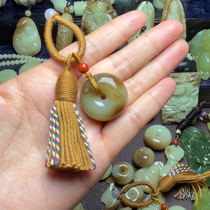 小***_岫岩老玉（透闪石质玉）未镶嵌挂件