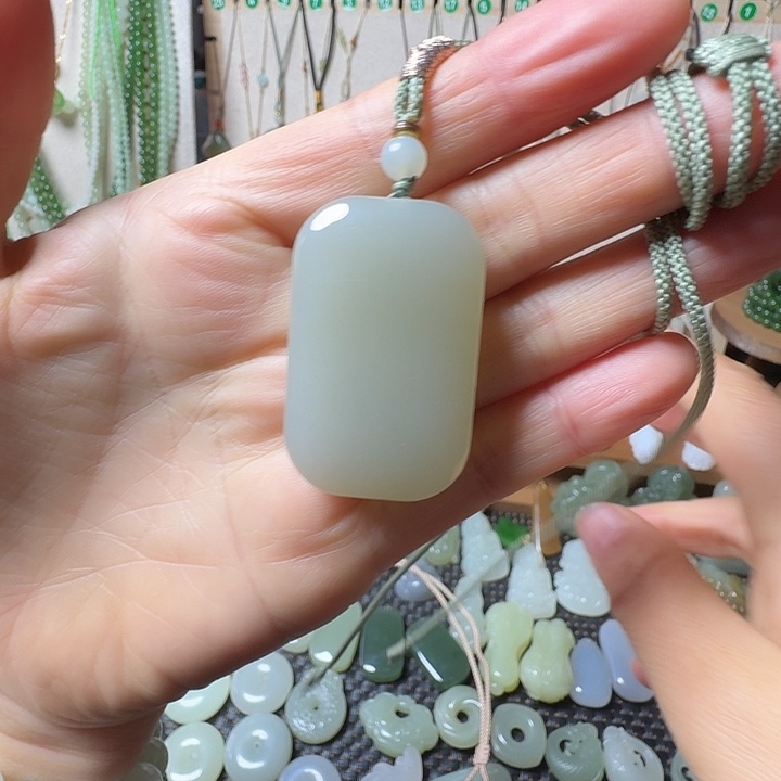 和田玉未镶嵌颈饰