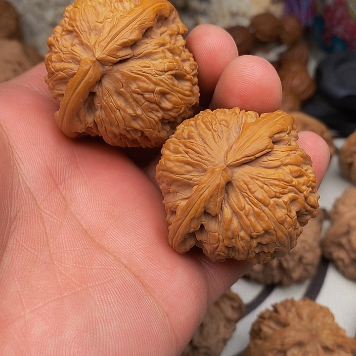 桃核把件精修白狮子头