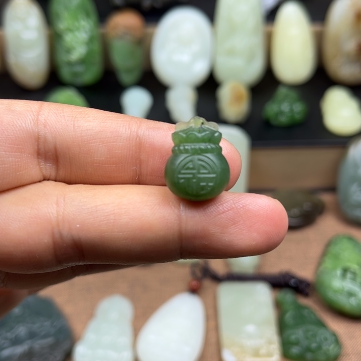 和田玉未镶嵌挂件