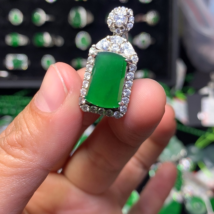 【闪购商品】翡翠颈饰银S925镶嵌天然翡翠